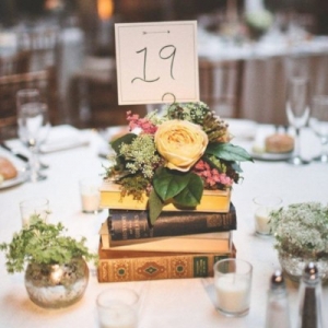 Livres décoratifs mariage, centre de table
